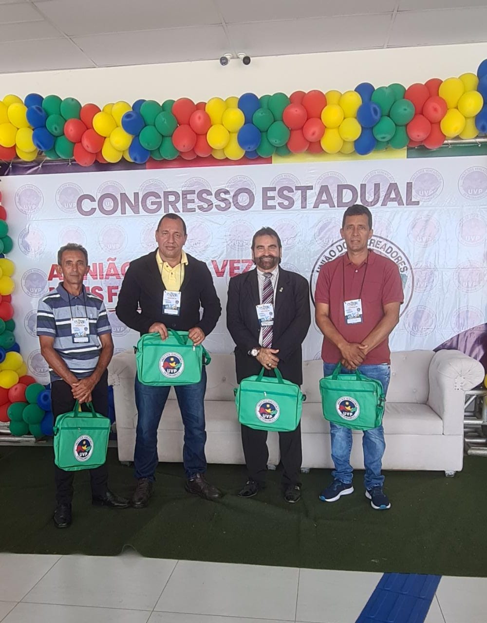Vereadores de Santa Cruz da Baixa Verde-PE participaram do Congresso Estadual da UVP , que aconteceu entre os dias 31 de Março a 3 de Abril de Araripina-PE